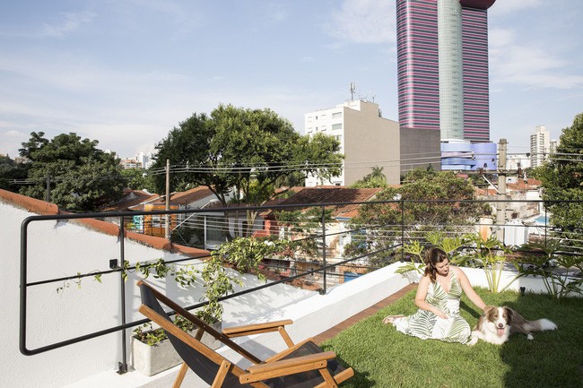 Sân thượng là nơi hai vợ chồng đều yêu thích.