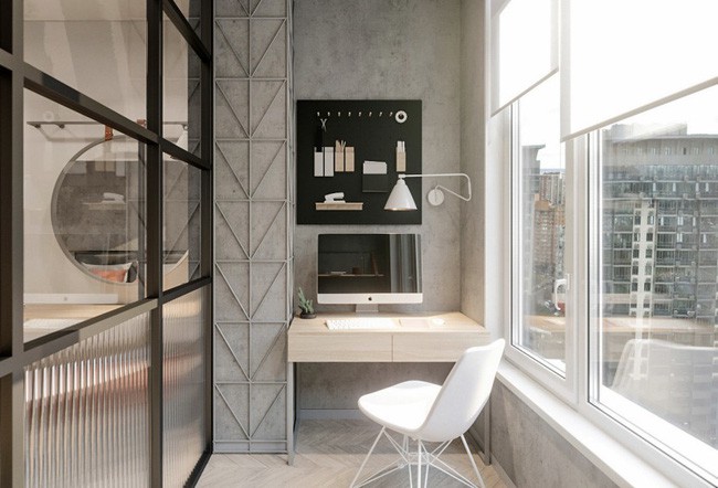 Từ ban công trước phòng ngủ, chủ nhà khéo léo bài trí thêm góc làm việc đáng mơ ước.