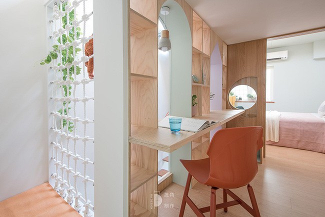 Hệ thống chiếu sáng vô cùng tươi tắn và ấm áp. Ngoài ánh sáng tự nhiên, ánh sáng nhận tạo, phòng ngủ còn được trang bị thêm đèn để điều chỉnh hướng chiếu.