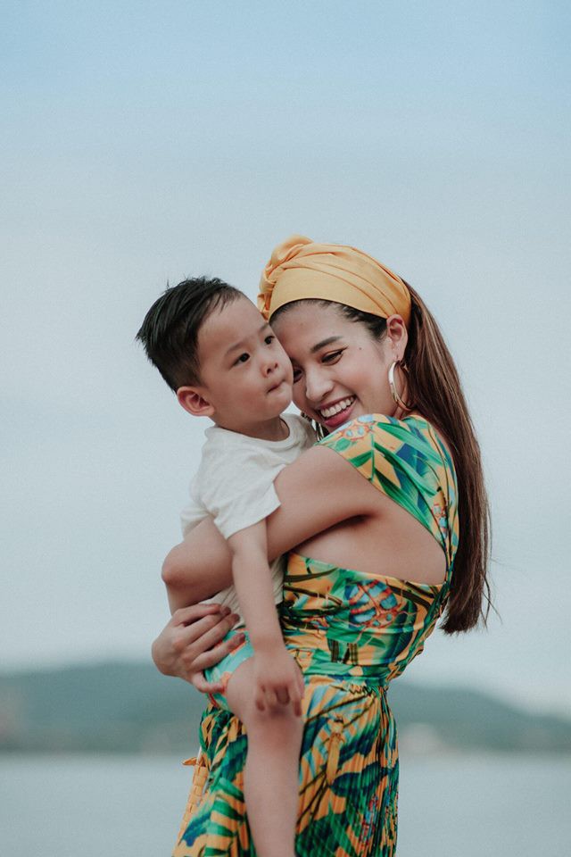 Hoa hậu Đông Nam Á mong những ngày nghỉ lễ để có thời gian bên con trai