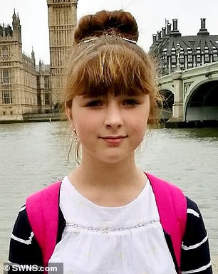 Viktorija Sokolova, 14 tuổi (ảnh chụp trong một chuyến đi chơi tới Westminster) được tìm thấy đã chết lại công viên phía tây Wolverhampton vào tháng 4 năm nay, hiện trường rất gần nhà cô bé