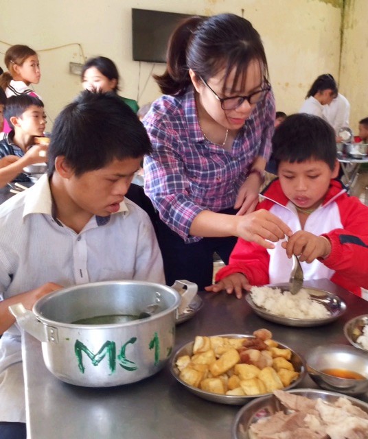 Có trẻ 14 tuổi mới học kỹ năng cầm bút, có trẻ đến trung tâm chưa biết đánh răng như thế nào…