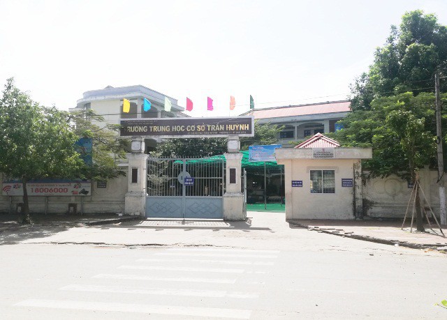 Trường THCS Trần Huỳnh (TP Bạc Liêu, tỉnh Bạc Liêu), nơi xảy ra việc một giáo viên bị phụ huynh xúc phạm.