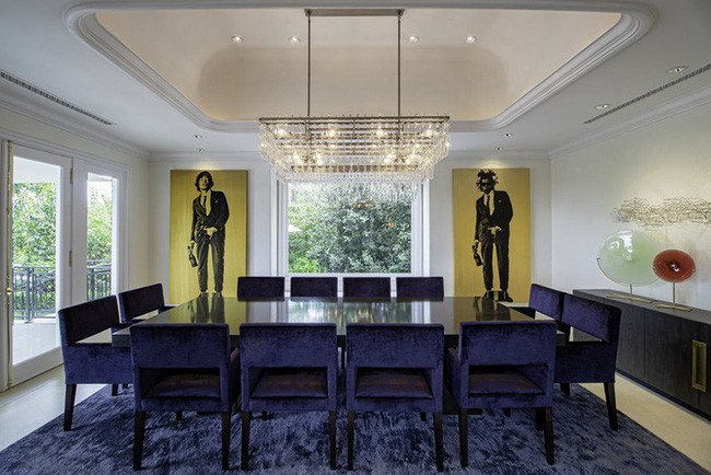 Với những gia đình ưa thích việc tụ tập ăn uống cùng người thân và bạn bè thì những bộ bàn ăn thông thường với 4 hay 6 ghế không còn là lý tưởng nhất.