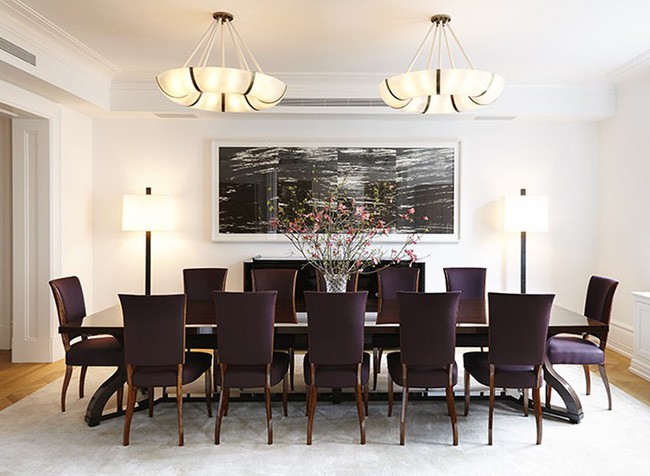 Việc có khả năng đáp ứng nhu cầu sử dụng của nhiều người dùng lúc đồng nghĩa với việc bạn phải chọn những mẫu bàn ăn có kích thước lớn hơn.