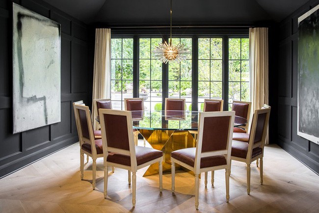 Một bàn ăn hình tròn với đường kính tối thiểu là 1m6 để có thể đáp ứng nhu cầu sử dụng cùng lúc của 10 người.