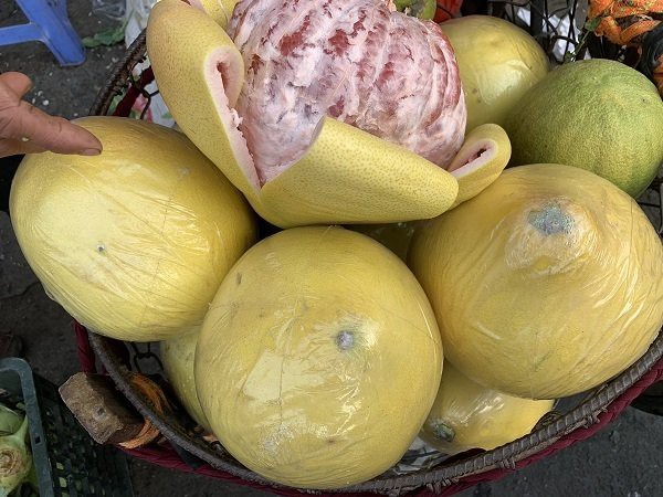 Bưởi Trung Quốc nặng trung bình trên dưới 2kg, có quả nặng tới 3kg.