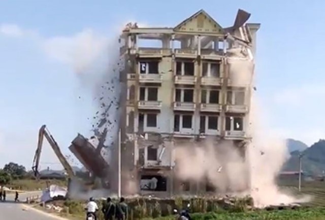 Ngày 15/1, căn nhà 7 tầng như một “lâu đài ma túy” của Tàng KeangNam đã bị phá dỡ.