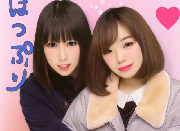 Cô gái (áo đen) năm nay đã 20 tuổi, giờ có da có thịt hơn rất nhiều.