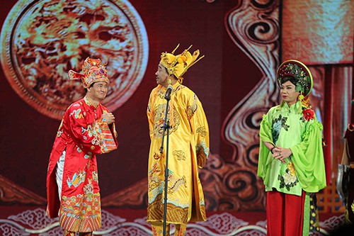 Bộ ba Nam Tào Xuân Bắc, Ngọc Hoàng Quốc Khánh và cô Đẩu Công Lý (từ trái qua).