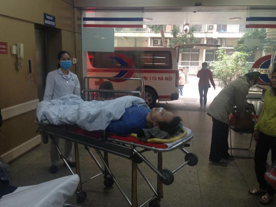 
Nhiều bệnh viện vỡ trận vì quá tải bệnh nhân cấp cứu - Ảnh: Bác sĩ cung cấp
