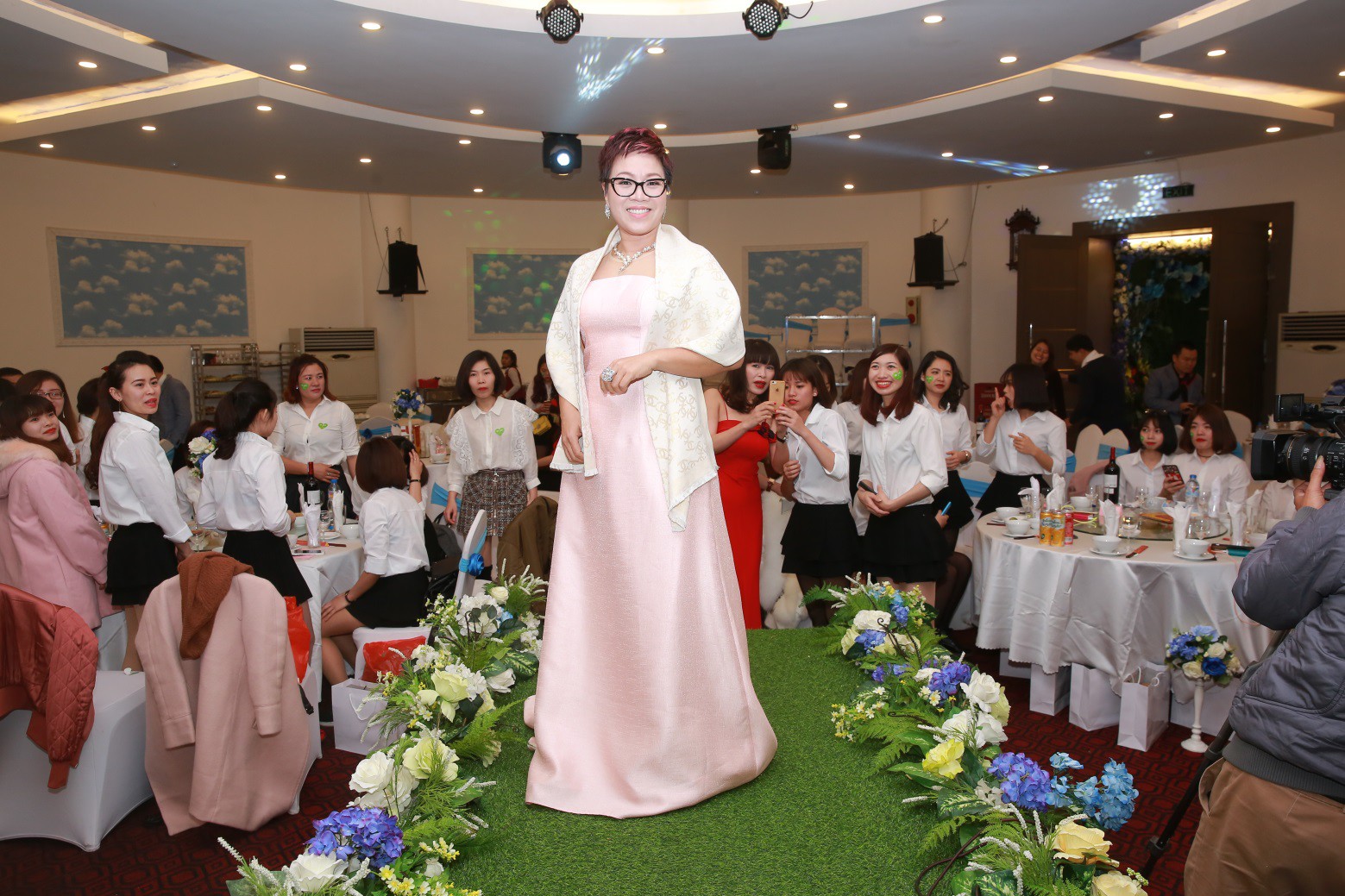 Tổng giám đốc Bùi Tuyết Mai chia sẻ nhiều tình cảm tri ân đến khách mời