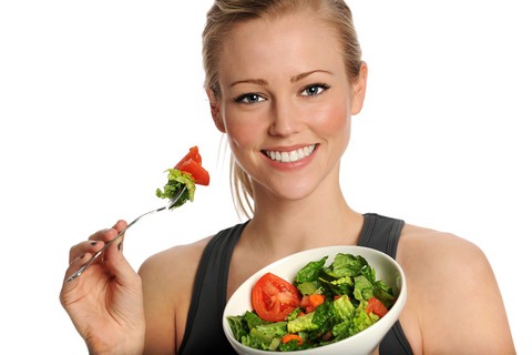 Salat là món bạn nên ăn trước tiên trong bàn tiệc. Hình minh họa
