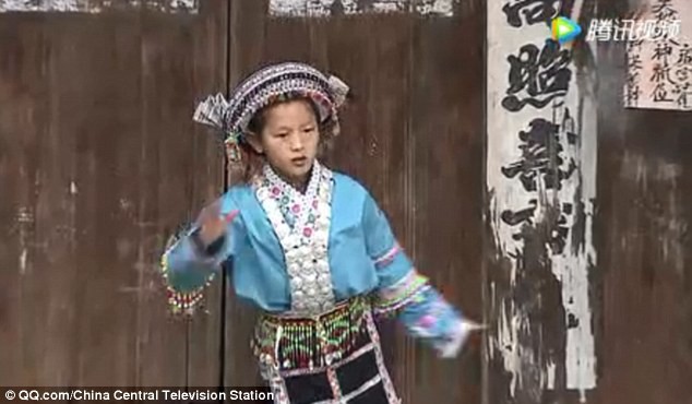 D&ugrave; ho&agrave;n cảnh kh&oacute; khăn vất vả nhưng b&eacute; Bangju lu&ocirc;n lạc quan v&agrave; vui vẻ.