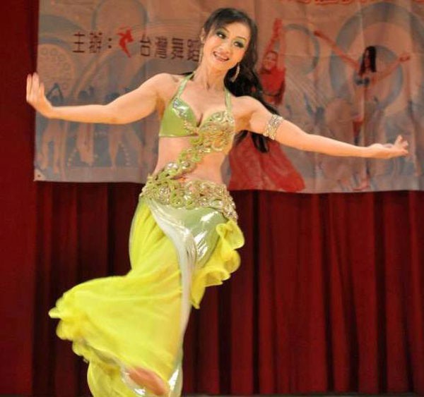 Cô đam mê múa bụng và tham gia rất nhiều cuộc thi.