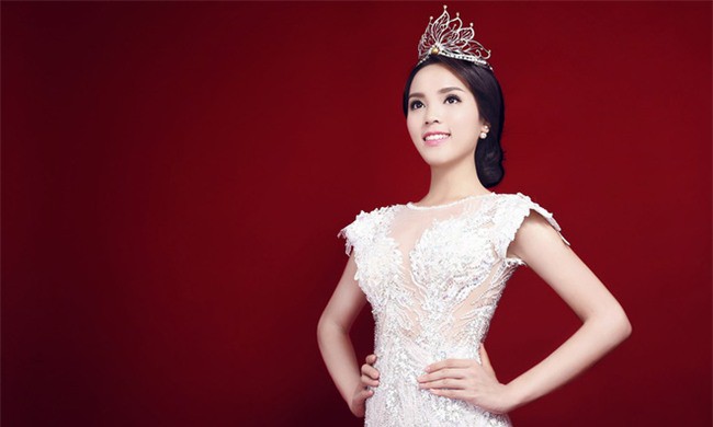 Năm 2014, Nguyễn Cao Kỳ Duyên chính thức bước vào showbiz Việt với danh hiệu Hoa hậu Việt Nam. Song, ở thời điểm đó, cái tên của cô luôn gắn liền với những thị phi.