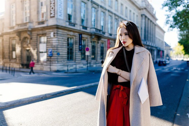 Không còn sến súa với những bồ đồ diêm dúa, lòe loẹt, Kỳ Duyên nền nã và thời trang với những set đồ được phối cầu kỳ, hợp nhãn.