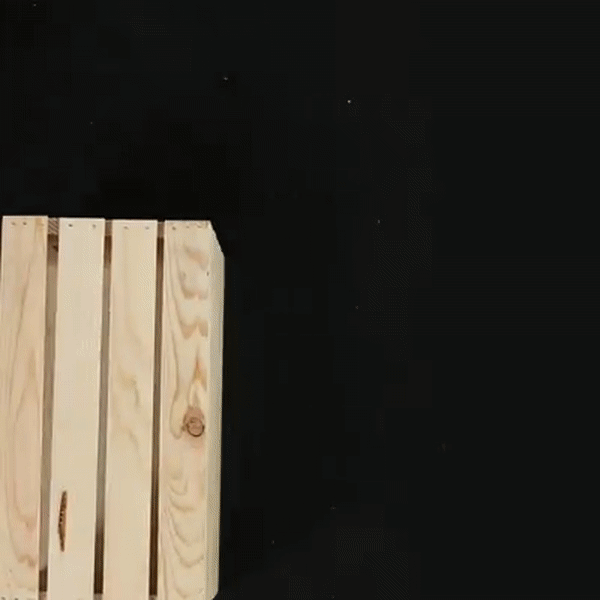 Sử dụng những chiếc kệ gỗ như này và xếp quay mặt mở ra phía ngoài, bạn gắn kết các mặt gỗ bằng keo dính gỗ.