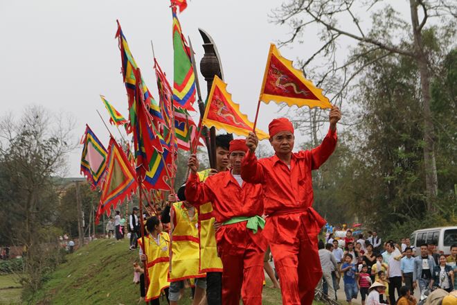 Lễ hội phết Hiền Quan được tổ chức để tôn vinh và tưởng nhớ công lao của nữ tướng Thiều Hoa công chúa - Đức Thánh Mẫu Đại Vương, người giúp Hai Bà Trưng đánh giặc cứu nước. Cướp phết bắt nguồn từ một trò chơi dân gian nhằm rèn luyện sức khỏe cho binh sĩ thuở xưa. Ảnh: Hoàng Lan