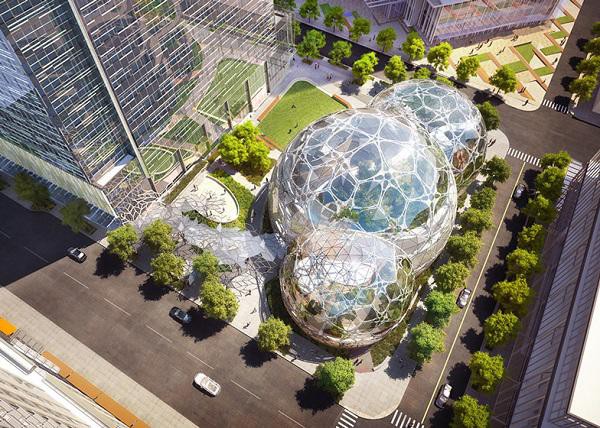 Trụ sở chính “The Spheres” của công ty thương mại trực tuyến Amazon tại Seattle (Mỹ) nhìn từ trên cao tựa như những quả bóng thủy tinh khổng lồ lung linh tuyệt đẹp.