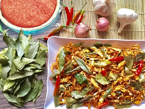 Món khô gà lá mắc mật của cô Nguyễn Hoa.