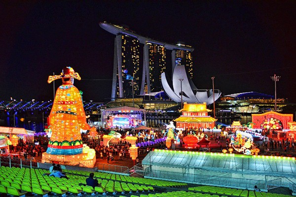 
Lễ hội Singapore River Hongbao trong dịp Tết nguyên đán của người Sing.
