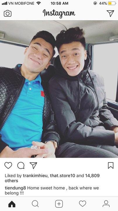 Bức ảnh được Tiến Dụng đăng tải trên Instagram thông báo 2 anh em đang trở về quê nhà