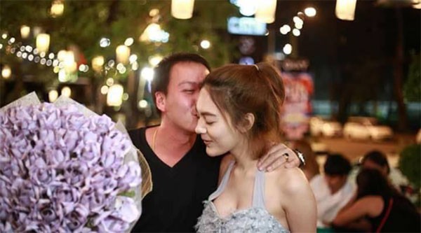 B&oacute; hoa vừa l&agrave; qu&agrave; sinh nhật vừa l&agrave; qu&agrave; Valentine.