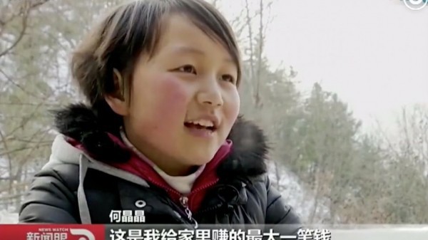 Cô bé He Jing Jing hiếu thảo bán mái tóc của mình để có cơ hội nhìn thấy mẹ mỗi ngày.