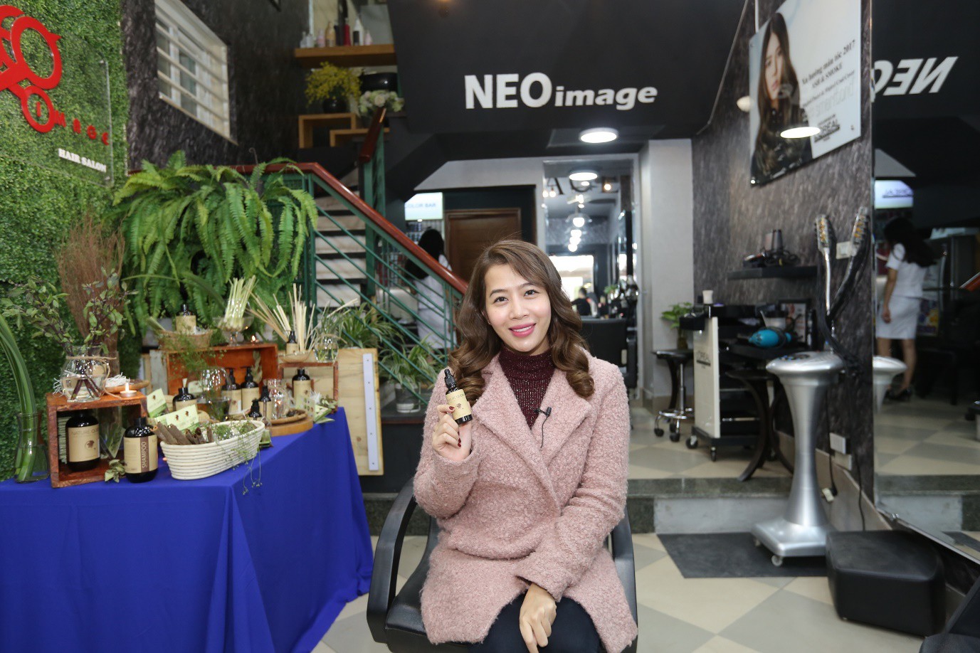 Mc Diệp Chi tham gia sự kiện trải nghiệm Nature Queen tại salon Neo Image