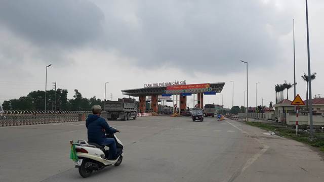 Trạm thu phí Nam Cầu Giẽ đang đặt nhầm trên quốc lộ 1A.