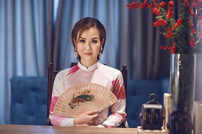 Ca sĩ Võ Hạ Trâm mạnh dạn lên tiếng về những góc khuất của showbiz.