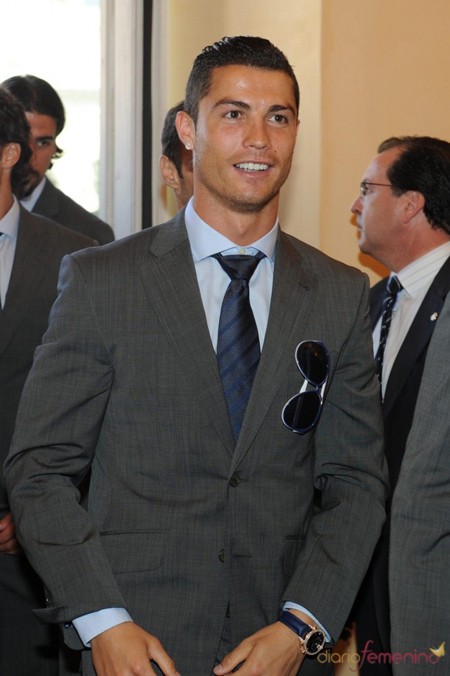 Chiếc Jacob & Co dây màu xanh navy giá tới 1,2 tỷ đồng này thường xuyên được Cristinano Ronaldo sử dụng.