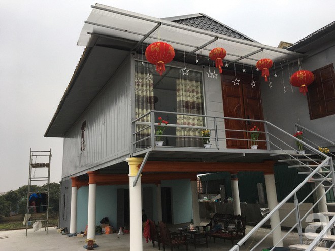 Khoảng không gian phía dưới được bố trí làm phòng khách.