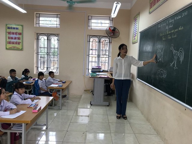 Vấn đề tăng lương cho nh&agrave; gi&aacute;o sẽ kh&ocirc;ng được đề cập trong dự thảo luật. (Ảnh minh họa)