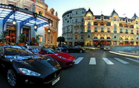 Giá nhà đất ở Monaco hiện tại đứng đầu thế giới, một mét vuông đất có giá từ 53.000 – 100.000 EUR (1,4 – 2,8 tỷ đồng)