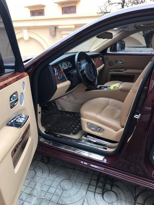 Khoang cabin của chiếc Rolls-Royce Ghost biển ngũ quý 1.