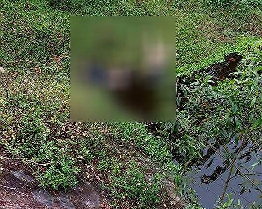 Thi thể 2 thanh ni&ecirc;n dưới ch&acirc;n cầu. Ảnh: P.T.