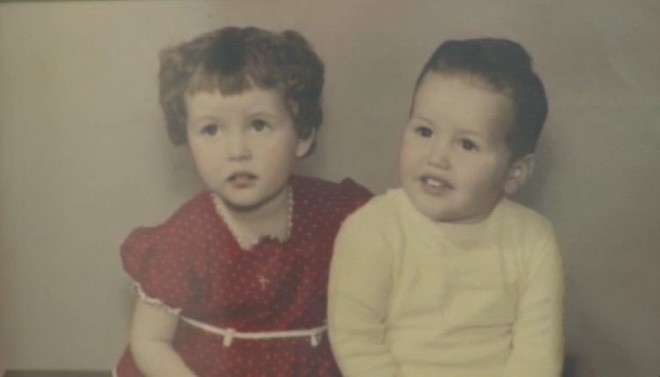 Hình ảnh hai chị em Linda và Daniel khi còn nhỏ.