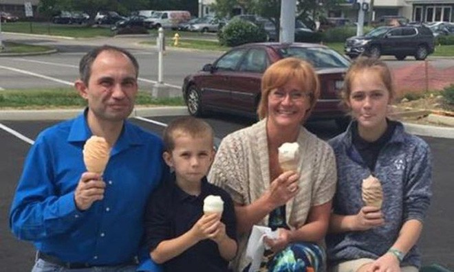 Bức ảnh gia đình lạ mà cô Joyce đã chụp. (Ảnh: Internet)