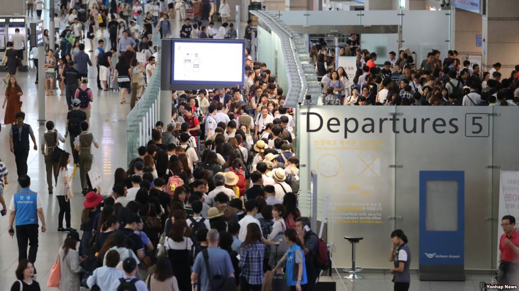 Số du khách Việt Nam đi du lịch nước ngoài tăng mạnh trong những năm gần đây (ảnh minh họa).