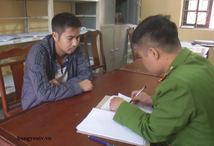 Tài xế điều khiển xe ô tô bỏ trốn đến công an trình diện. Ảnh: TL