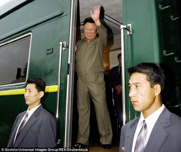 Đoàn tàu khá giống đoàn tàu cố lãnh đạo Triều Tiên Kim Jong-il sử dụng trong chuyến thăm Trung Quốc năm 2001. (Ảnh: REX
