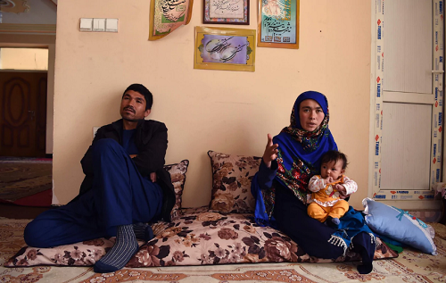 Ahmadi cùng chồng và con gái út. Ảnh: Getty Images