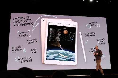 
iPad 9.7 inch mới có giá khởi điểm 299 USD nhưng tích hợp Touch ID, hỗ trợ bút Pencil như iPad Pro.
