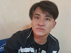 
Hùng tại cơ quan điều tra. Ảnh: Quốc Thắng.
