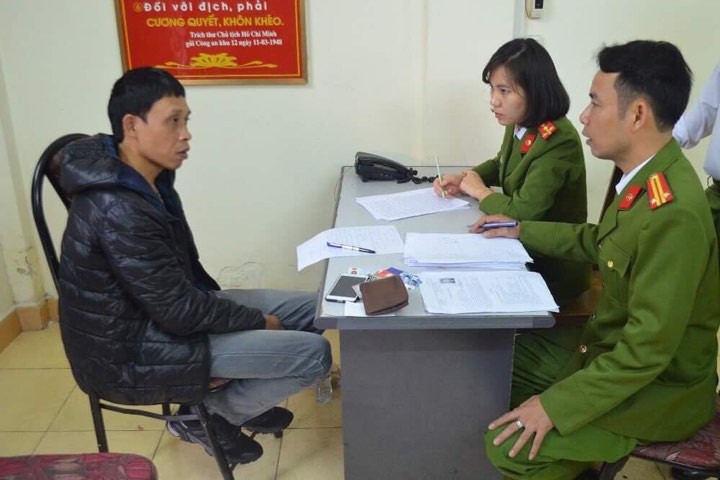 Đối tượng Sơn bị bắt giữ khi đến lấy thẻ căn cước công dân