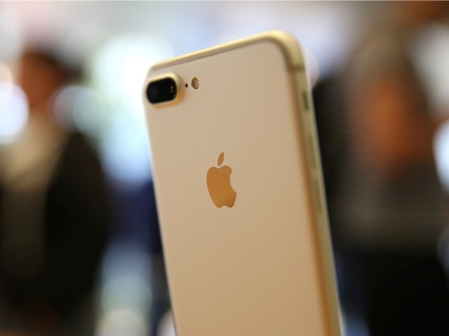 
iPhone 7 Plus là mẫu iPhone được đánh giá xứng đáng với số tiền người dùng bỏ ra. Ảnh: BI.
