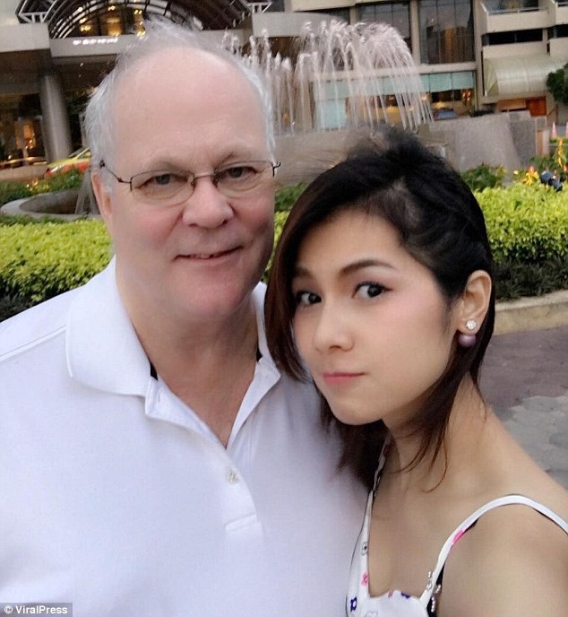 Nong Nat v&agrave; &ocirc;ng Nesland. (Ảnh: dailymail)