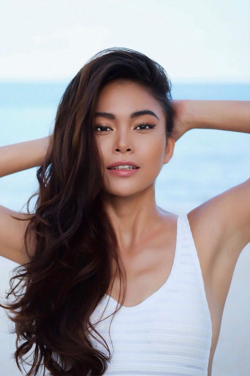 Vẻ đẹp vừa khỏe mạnh, cá tính lại có một chút gì đó ngọt ngào của Á hậu Mâu Thủy luôn khiến mọi ánh nhìn đổ dồn về cô.